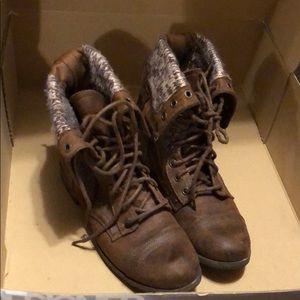 Combat boots